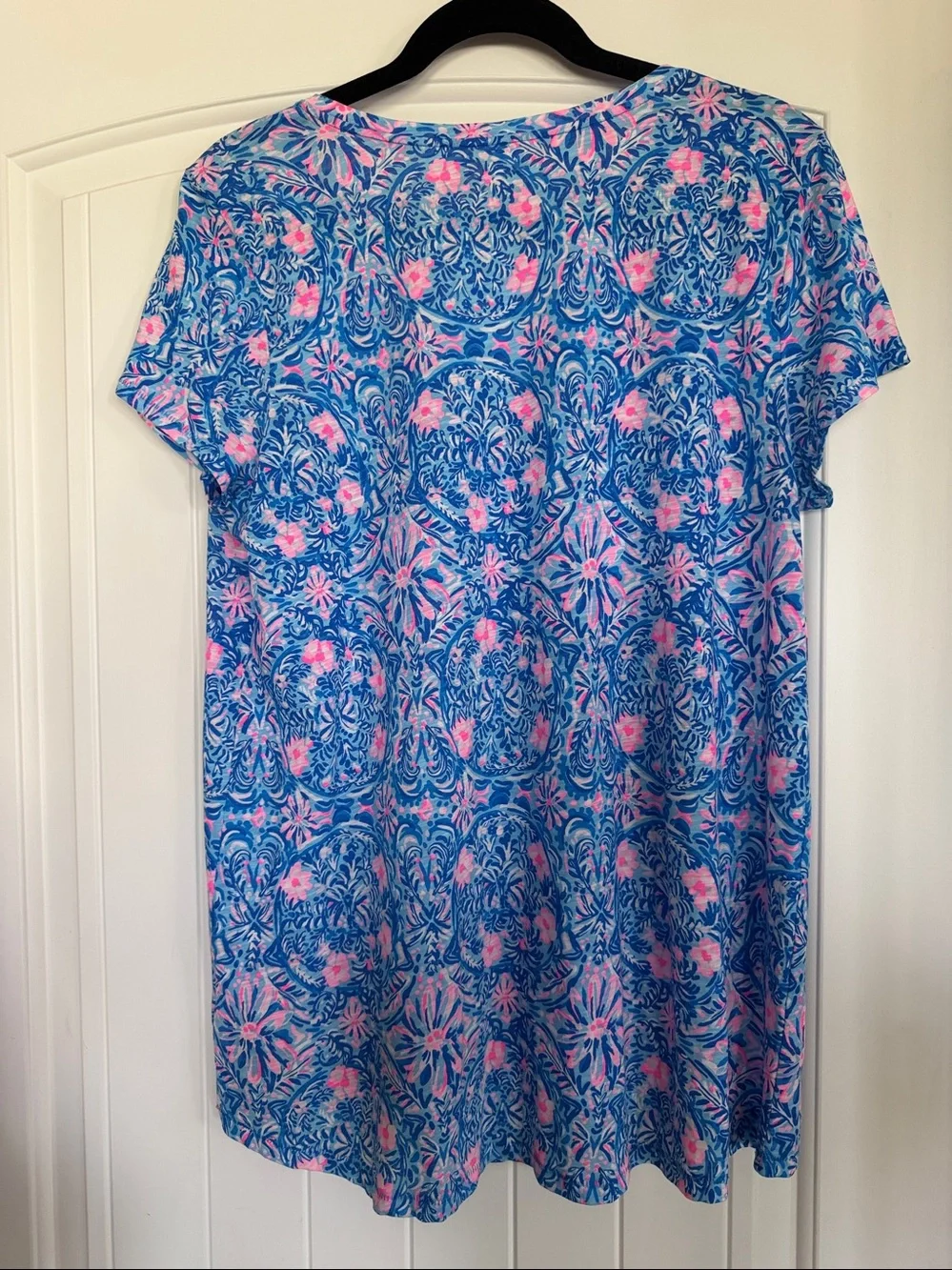Lilly Pulitzer Etta V Neck T Shirt Size L - Picture 3 of 4